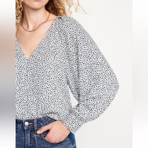 NWT Button-Front V-Neck Floral Blouse Size XL